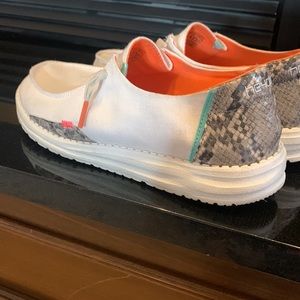 Hey Dude slip on’s